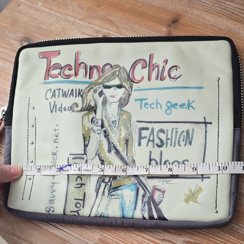 Brighton Fashionista Tablet Sleeve - Cream and Gray